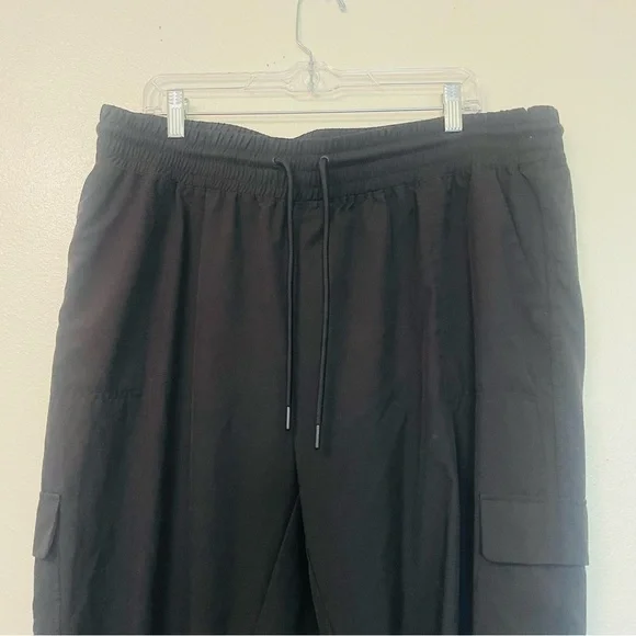 Old Navy Plus Size Stretch Tech Black Cargo Joggers Athletic Pants Size 2X - Picture 4 of 12